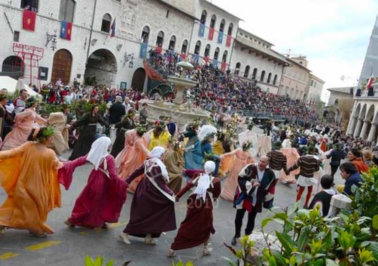 Tutti Matti Podcast: Italian Spring Festivals and Calendiamaggio