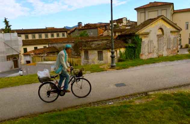 Andare in Bici — Biking Lucca’s Wall: Around and around we go!