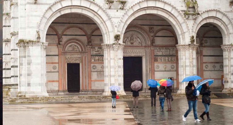 Piove parole: Rainy day words in Italian